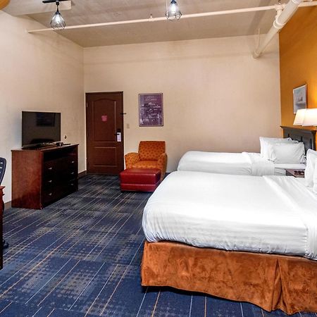 The Suites Hotel At Waterfront Plaza Дулут Екстер'єр фото