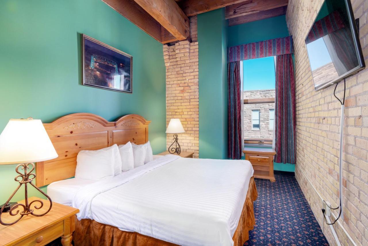 The Suites Hotel At Waterfront Plaza Дулут Екстер'єр фото