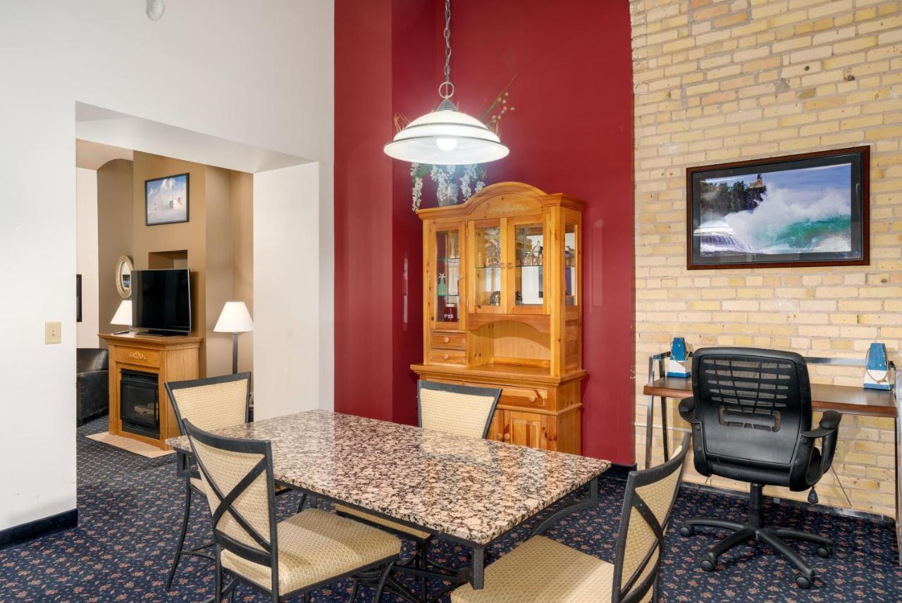 The Suites Hotel At Waterfront Plaza Дулут Екстер'єр фото