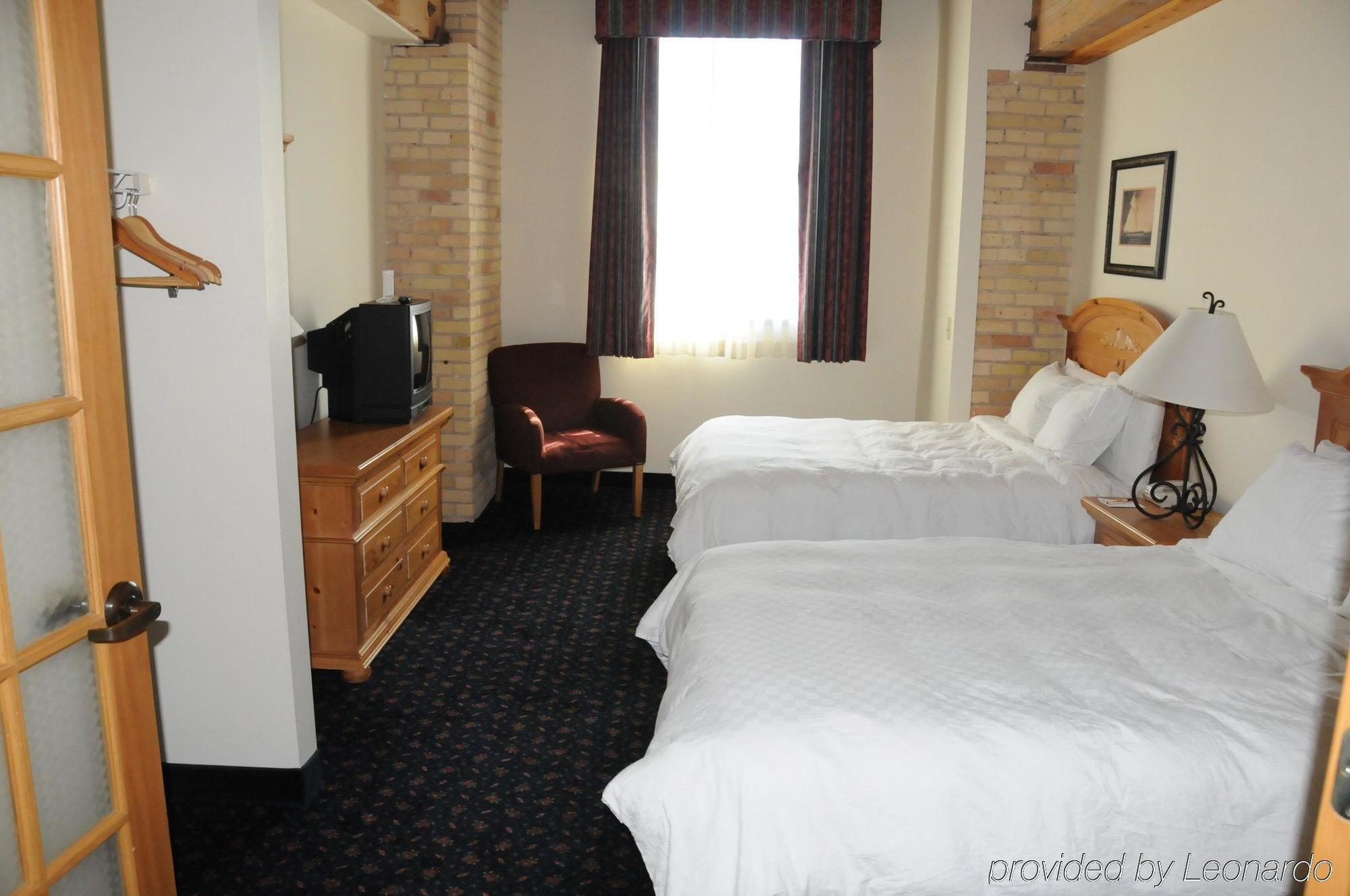 The Suites Hotel At Waterfront Plaza Дулут Номер фото
