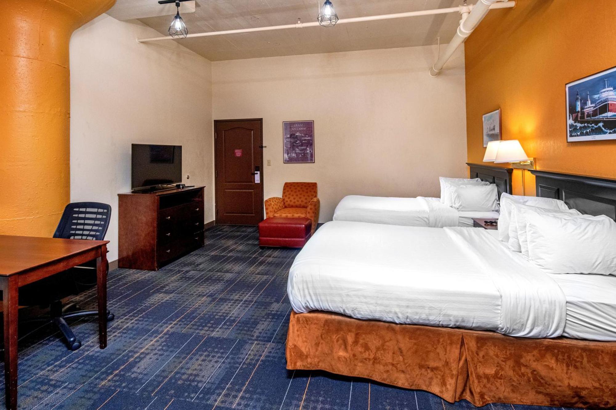 The Suites Hotel At Waterfront Plaza Дулут Екстер'єр фото