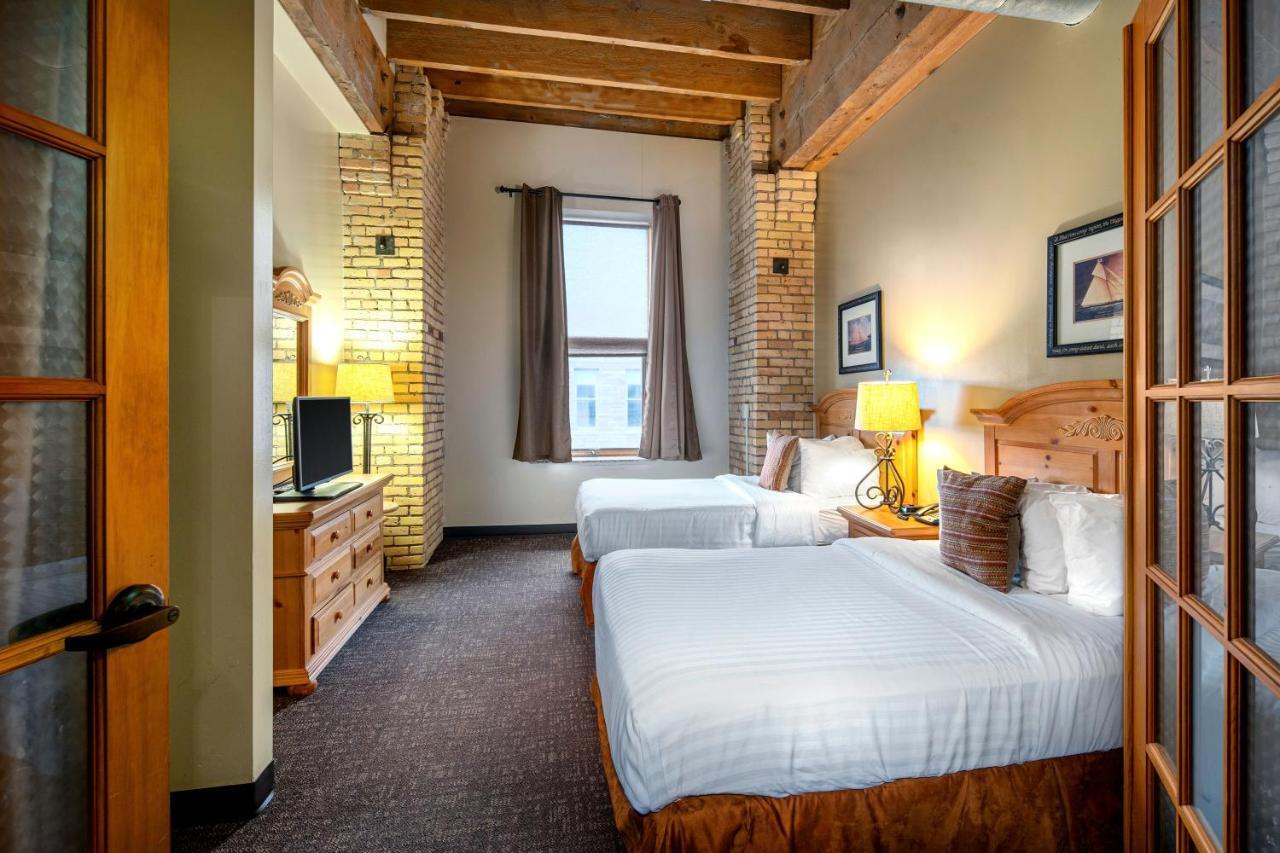 The Suites Hotel At Waterfront Plaza Дулут Екстер'єр фото